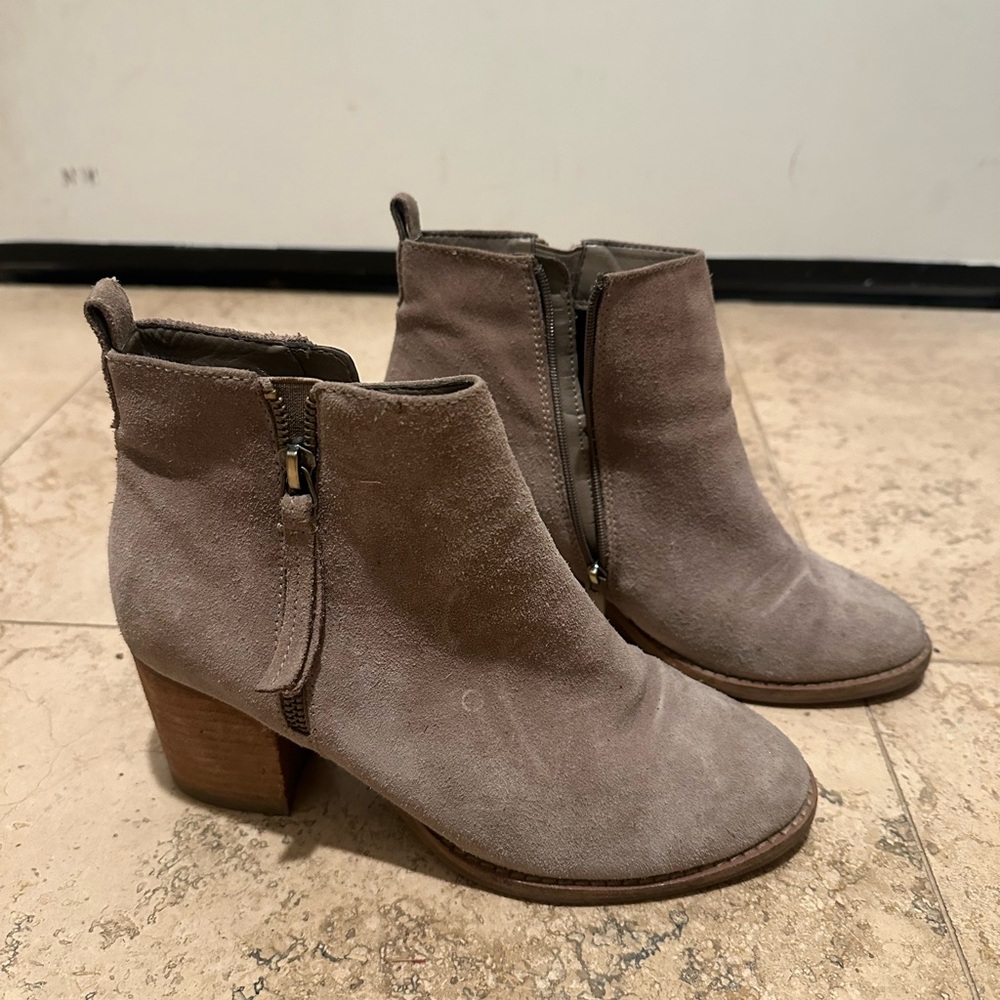 Blondo Waterproof Women's Suede Ankle Boots - Taupe